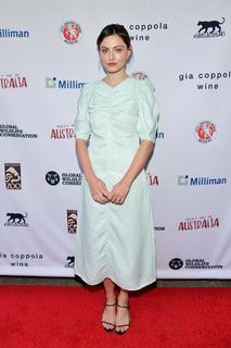 Phoebe Tonkin feet photo thumbnail