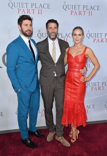 Emily Blunt feet photo thumbnail