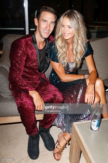 Elle Macpherson feet photo thumbnail
