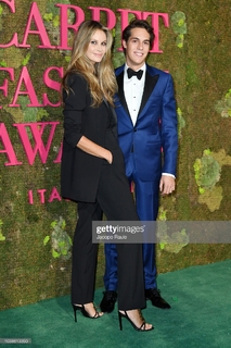 Elle Macpherson feet photo thumbnail