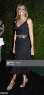 Mariska Hargitay feet photo thumbnail