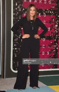 Mariska Hargitay feet photo thumbnail