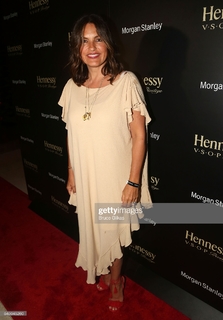 Mariska Hargitay feet photo thumbnail