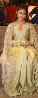 Pooja Hegde feet photo thumbnail