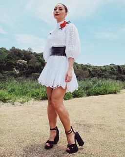 Sabrina Sato feet photo thumbnail