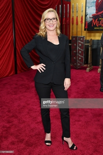 Angela Kinsey feet photo thumbnail