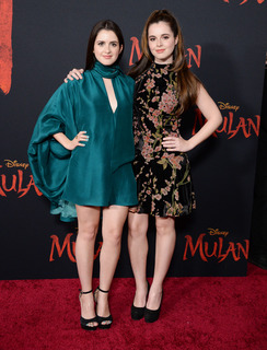 Laura Marano feet photo thumbnail