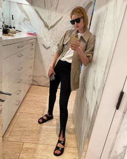 Rosie Huntington-Whiteley feet photo thumbnail