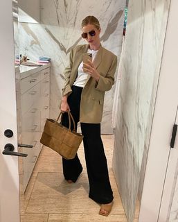 Rosie Huntington-Whiteley feet photo thumbnail