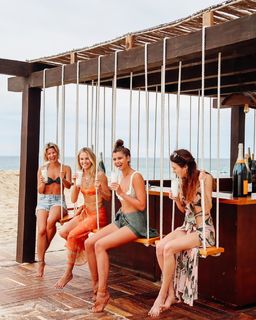 Taylor Hill feet photo thumbnail