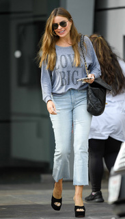 Sofía Vergara feet photo thumbnail