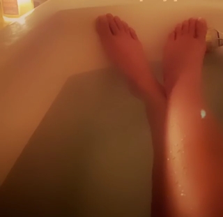 Ileana D'Cruz feet photo thumbnail