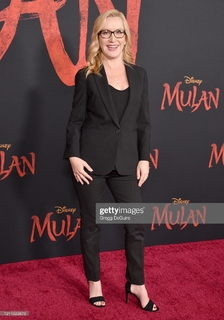 Angela Kinsey feet photo thumbnail