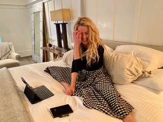 Amber Heard feet photo thumbnail