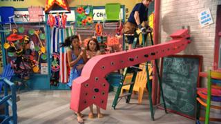 Selena Gomez feet photo thumbnail
