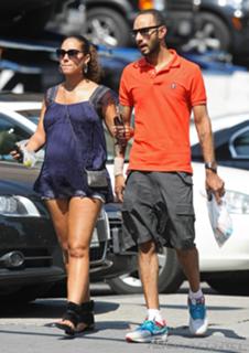 Alicia Keys feet photo thumbnail