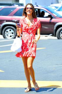 Alessandra Ambrosio feet photo thumbnail