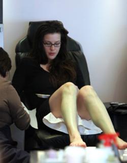 Liv Tyler feet photo thumbnail