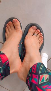 Alaine Crissiê feet photo thumbnail