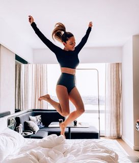 Athina Oikonomakou feet photo thumbnail