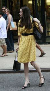 Liv Tyler feet photo thumbnail