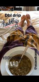 Brooke Burke feet photo thumbnail