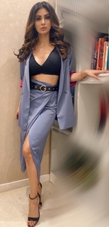 Mouni Roy feet photo thumbnail