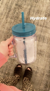 Jessie James Decker feet photo thumbnail
