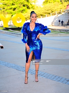 La La Anthony feet photo thumbnail