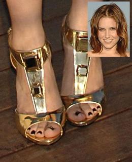 Sophia Bush feet photo thumbnail