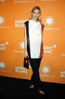 Martha Hunt feet photo thumbnail