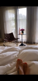 Brooke Burke feet photo thumbnail