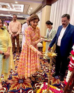 Sonali Bendre feet photo thumbnail