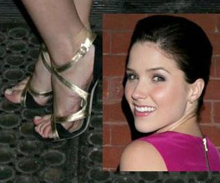 Sophia Bush feet photo thumbnail