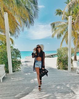 Anitta feet photo thumbnail