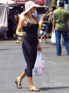 Ali Larter feet photo thumbnail