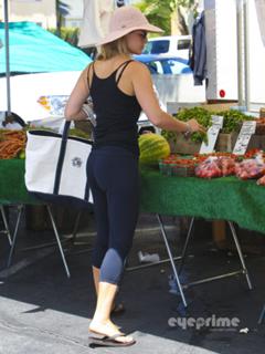 Ali Larter feet photo thumbnail