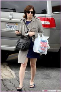 Mandy Moore feet photo thumbnail