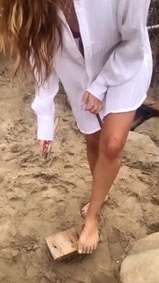 Kara Del Toro feet photo thumbnail