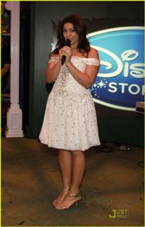 Jordin Sparks feet photo thumbnail