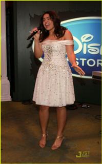 Jordin Sparks feet photo thumbnail