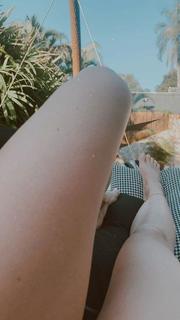 Isis Valverde feet photo thumbnail