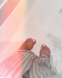 Heidi Klum feet photo thumbnail