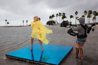 Rita Ora feet photo thumbnail