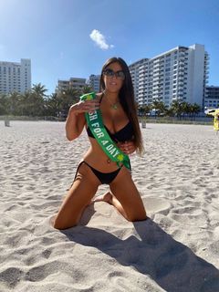 Claudia Romani feet photo thumbnail