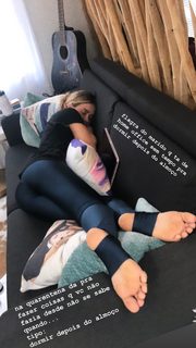 Carolina Dieckmann feet photo thumbnail