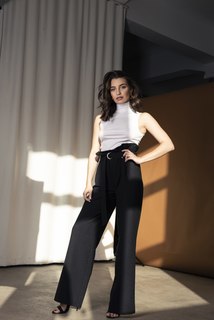 Julia Wieniawa-Narkiewicz feet photo thumbnail