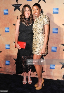 Mariska Hargitay feet photo thumbnail