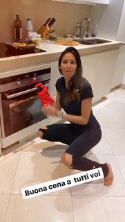 Elisabetta Gregoraci feet photo thumbnail