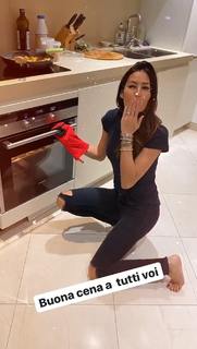 Elisabetta Gregoraci feet photo thumbnail